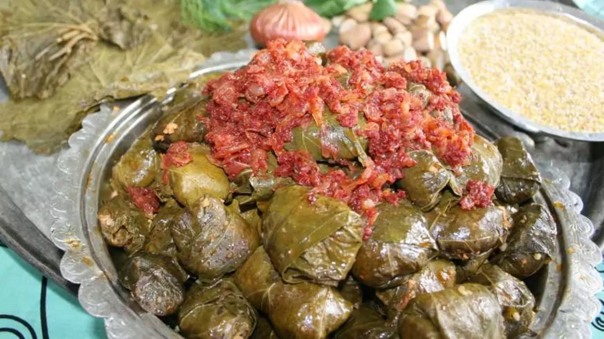 amasyanin-essiz-lezzeti-damaklarda-muhtesem-bir-iz-birakan-bakla-dolmasi-2