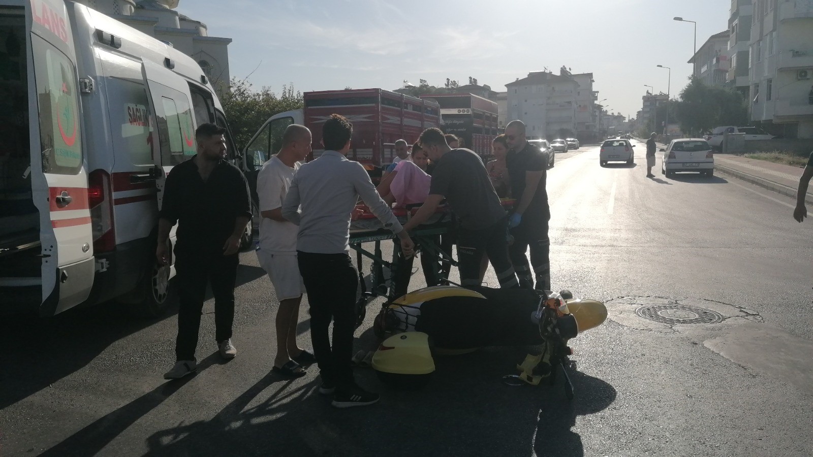 Antalya'da otomobil ile motosiklet çarpıştı 1 yaralı (4)