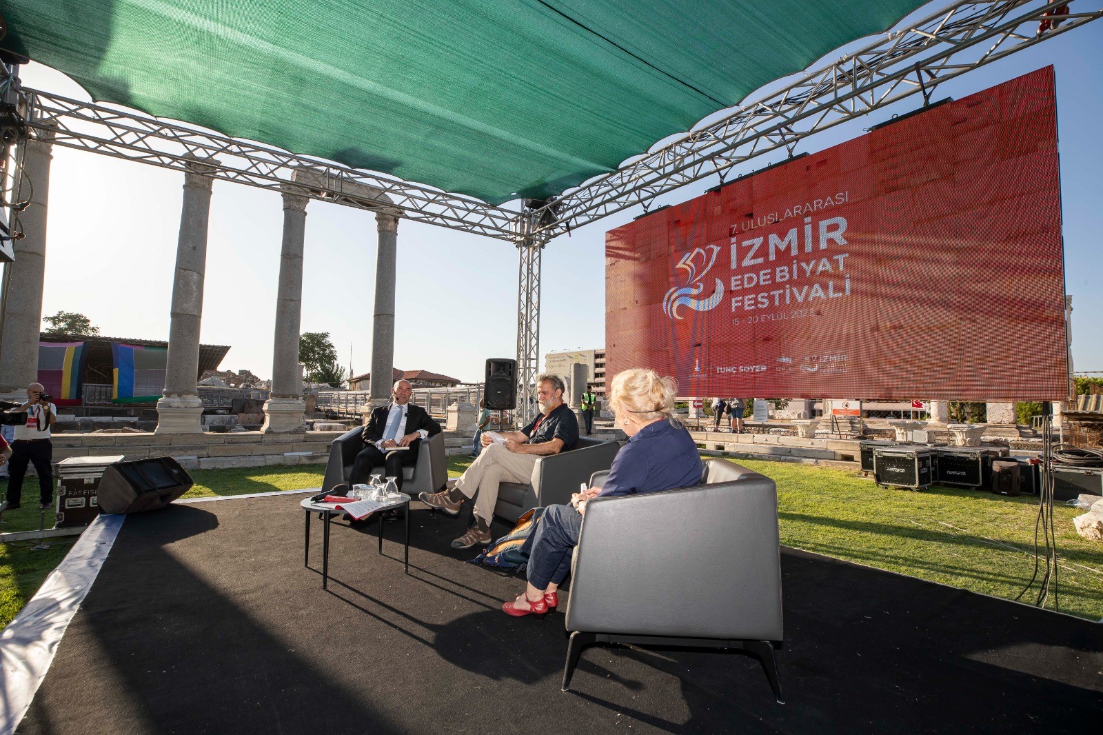 Uluslararası İzmir Edebiyat Festivali'nde coşku anlar-1