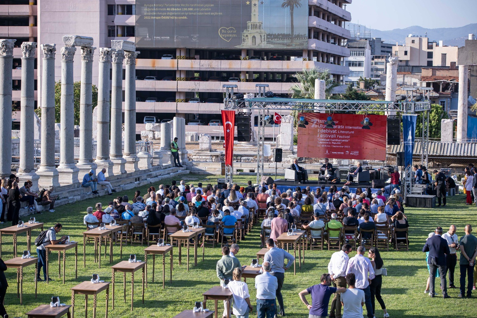 Uluslararası İzmir Edebiyat Festivali'nde coşku anlar-4