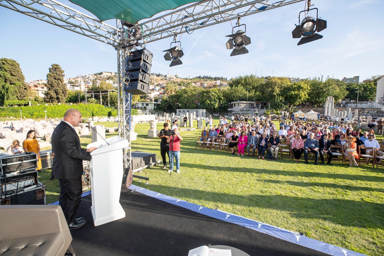 Uluslararası İzmir Edebiyat Festivali'nde coşku anlar