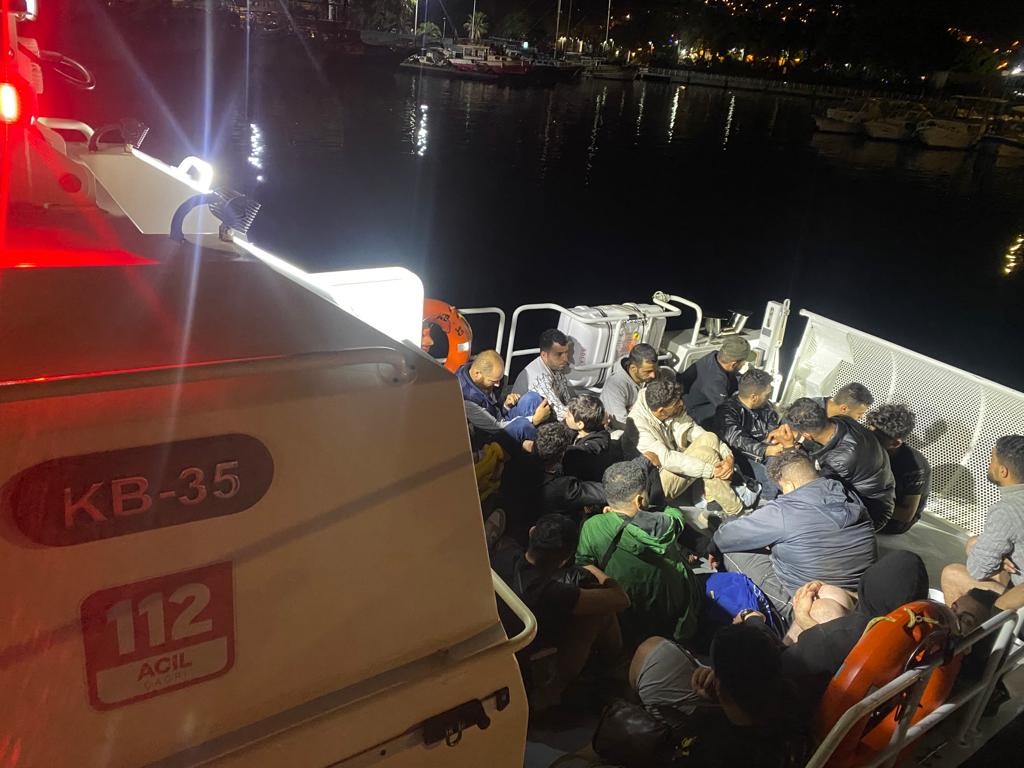 Bodrum açıklarında 25 düzensiz göçmen yakalandı (3)