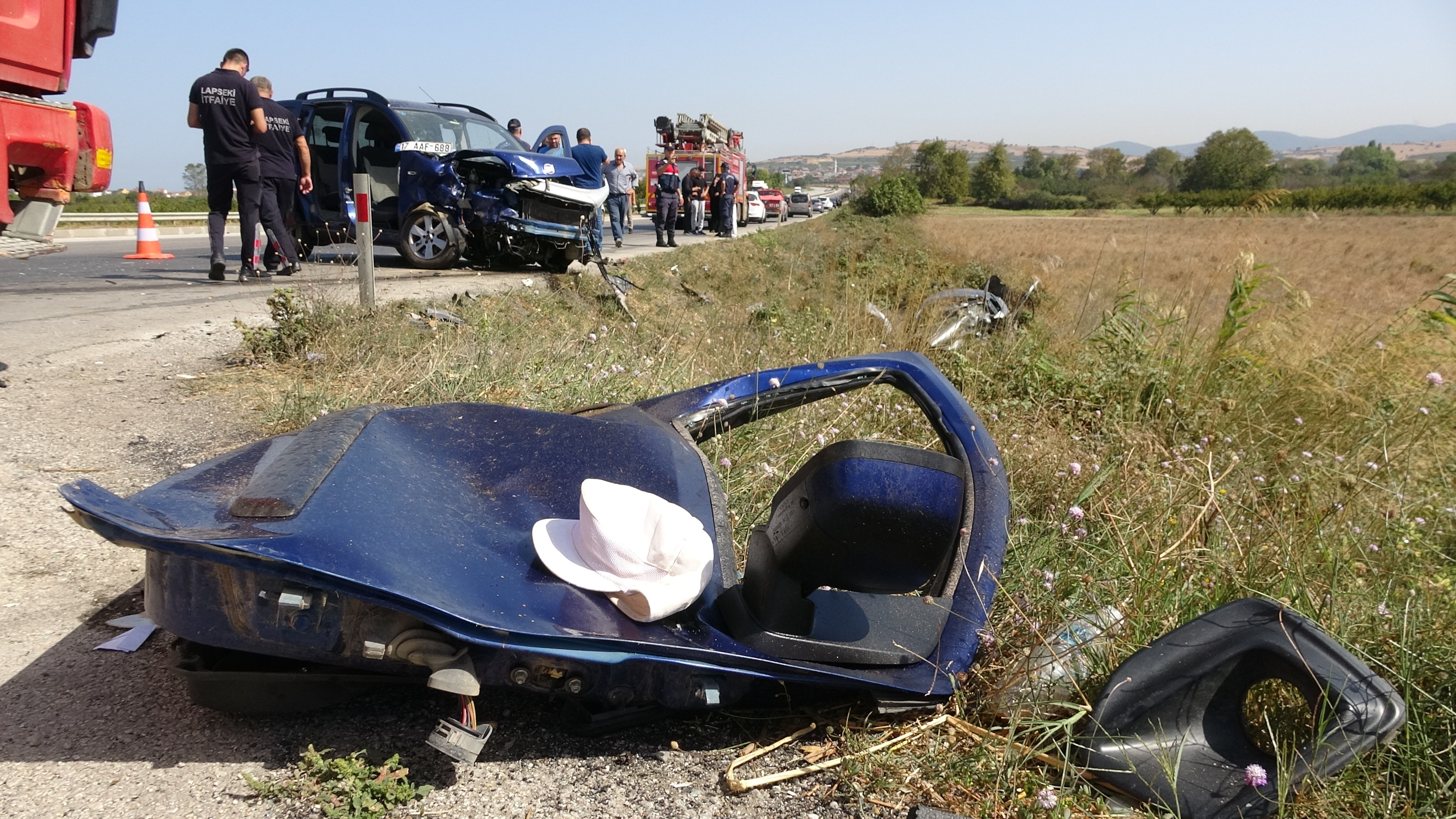 Çanakkale’dei iki araç çarpıştı 2 ölü, 5 yaralı (2)