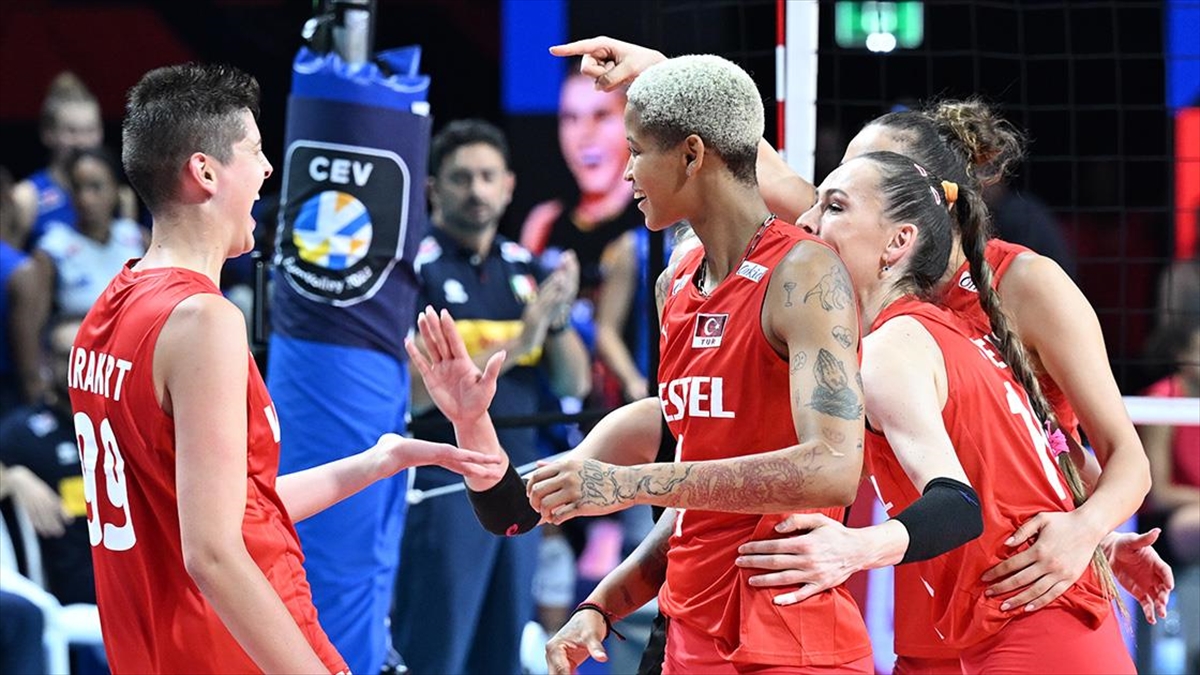 filenin-sultanlari-finalde-turkiye-voleybol-final-rakibi-kim-turkiye-voleybol-final-maci-ne (5)