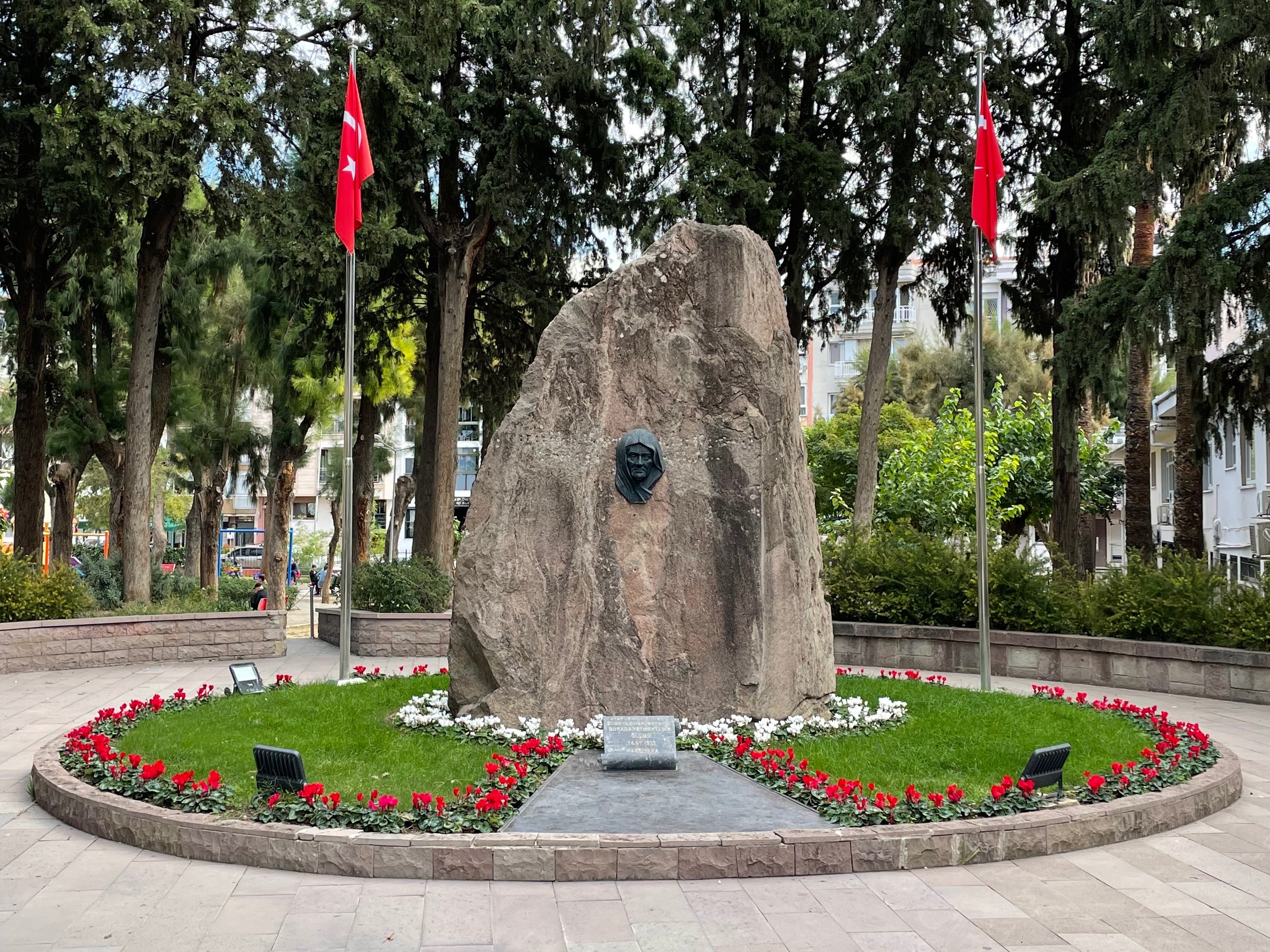 izmir-karsiyakada-gezilecek-yerler-neresi-karsiyakanin-gezilecek-en-guzel-tarihi-mekanlar-n (3)