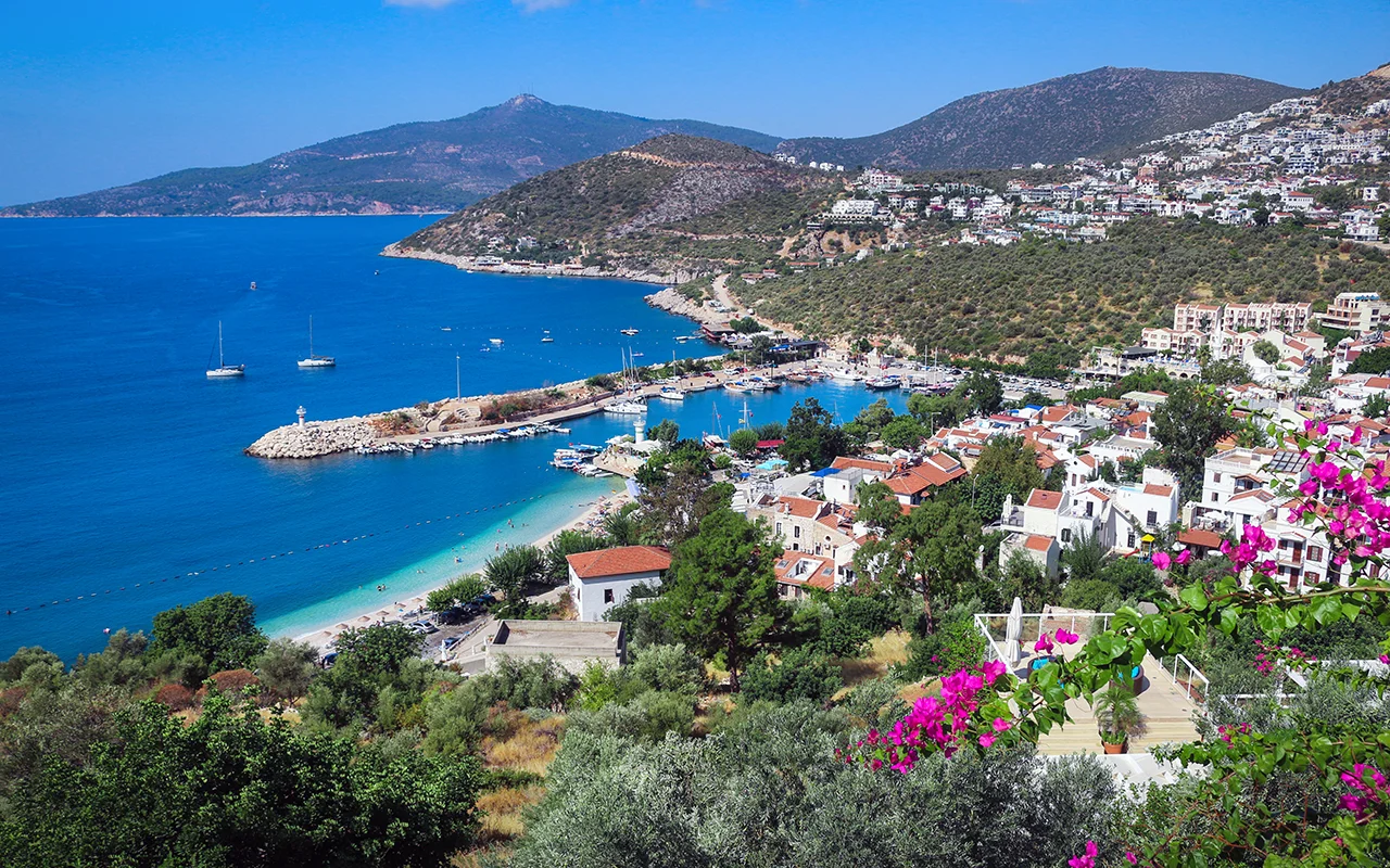 kalkan-dort-mevsim-boyunca-ideal-bir-tatil-sunan-bir-cennet (1)-2