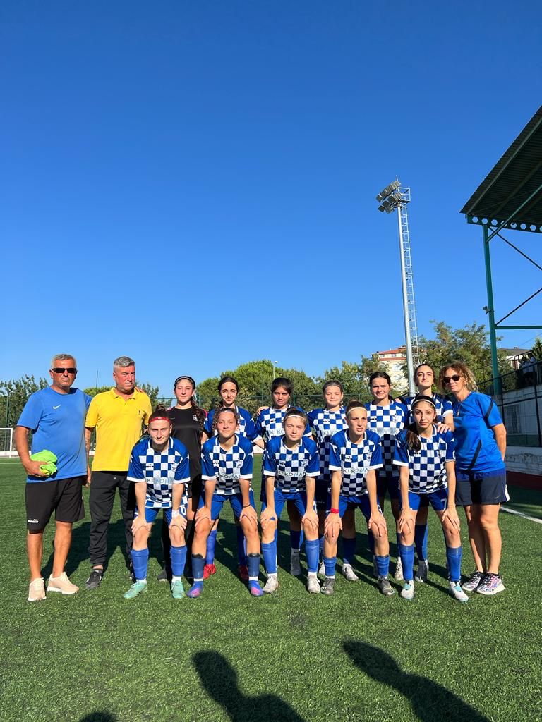 Konak Belediyespor U17 Kız Futbol Takımı şampiyonluk yolunda (2)
