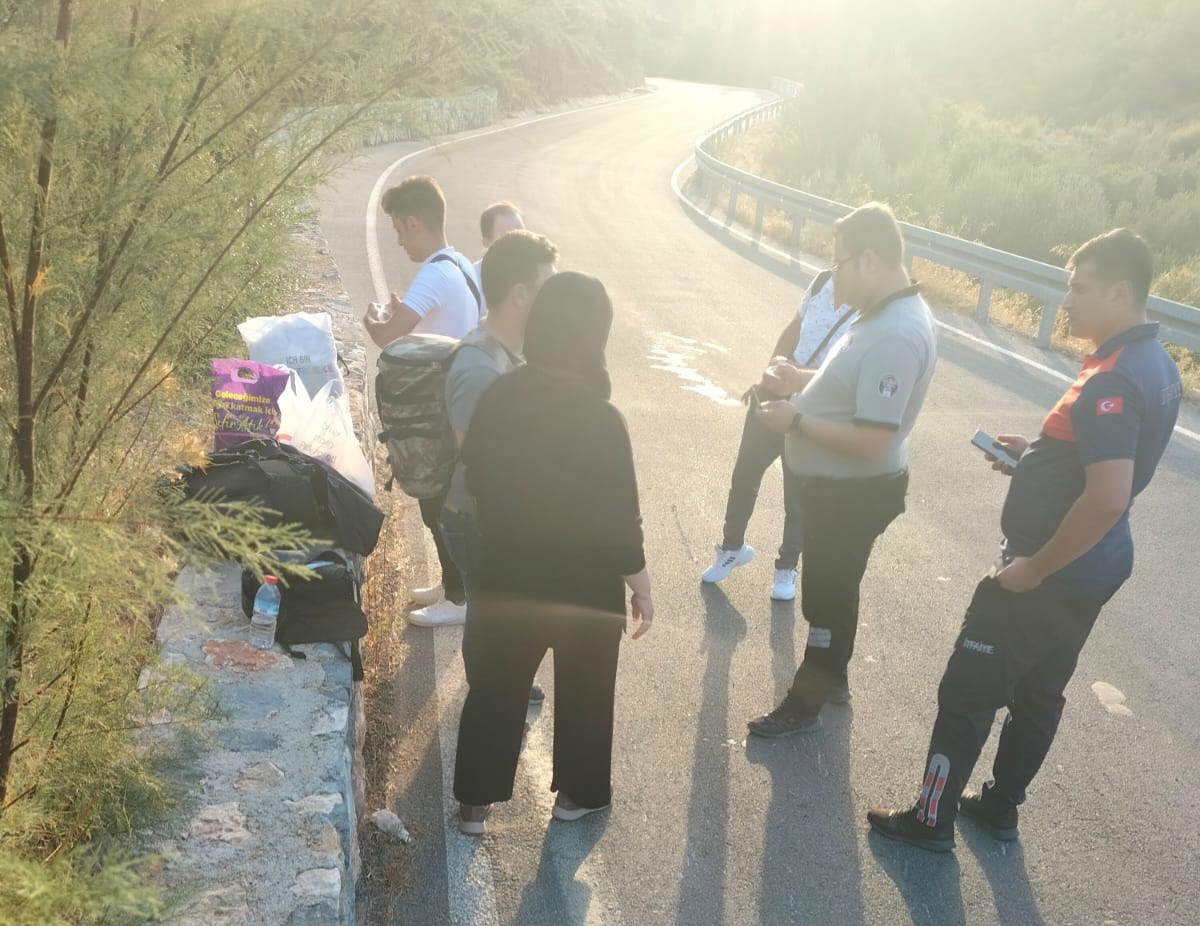 Muğla'da ormanlık alan içinde 111 düzensiz göçmen yakalandı-1