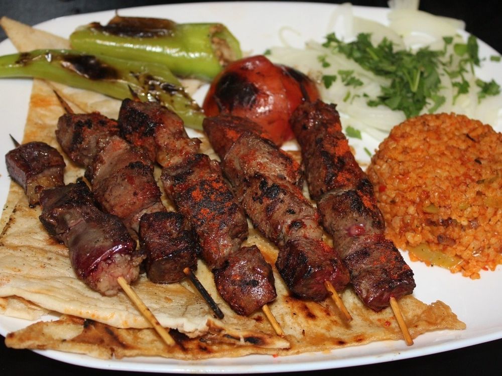 odemis-kofte-nerede-yenir-odemis-koftesinin-sirri-nedir-odemis-koftesi-neden-bu-kadar-meshu (1)-1