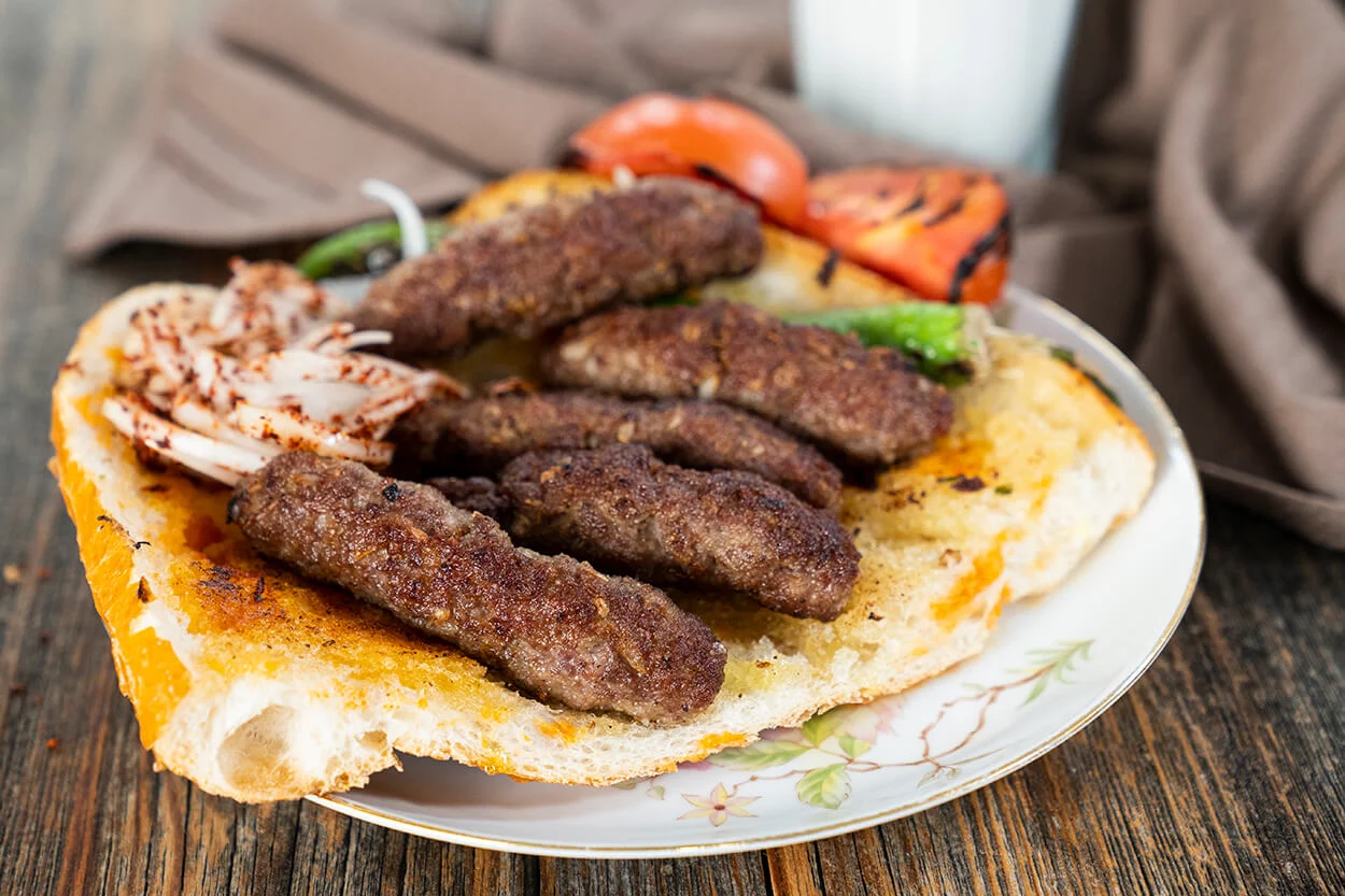 odemis-kofte-nerede-yenir-odemis-koftesinin-sirri-nedir-odemis-koftesi-neden-bu-kadar-meshu (1)-2