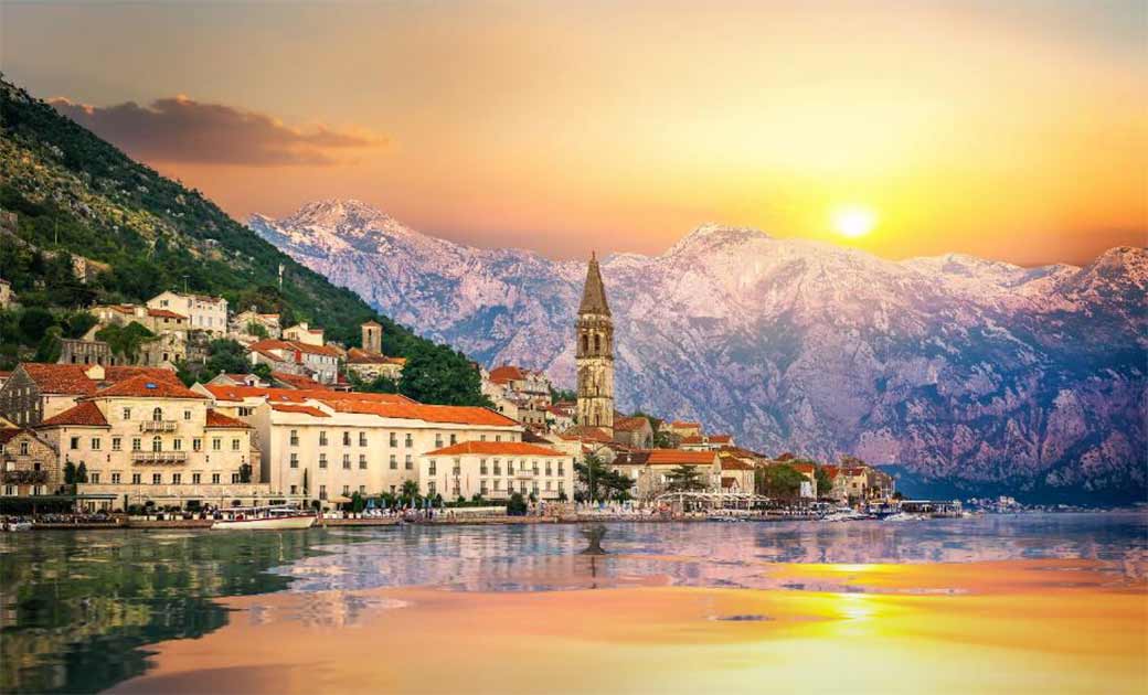 perast-karadagin-kotor-korfezinde-yer-alan-sahil-kasabasi (11)