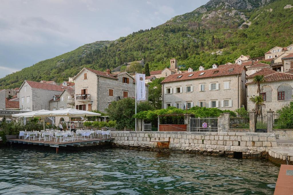 perast-karadagin-kotor-korfezinde-yer-alan-sahil-kasabasi (2)