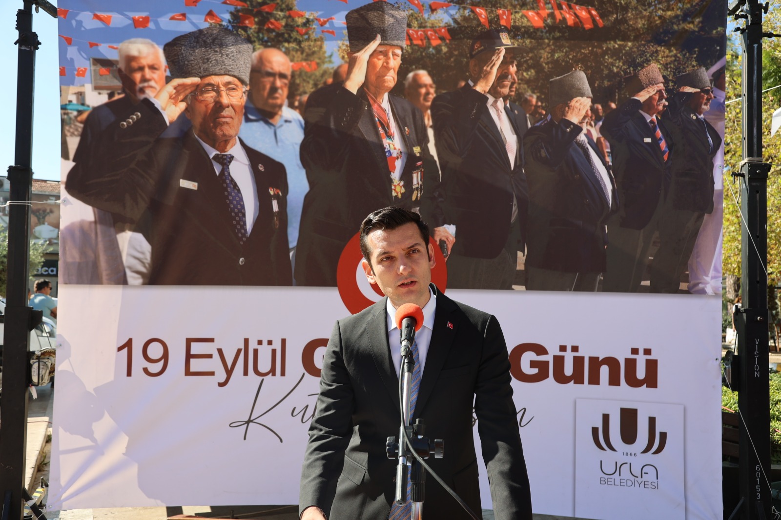 Urla Kaymakamı  ve Belediye Başkan Vekili Mustafa Gözlet