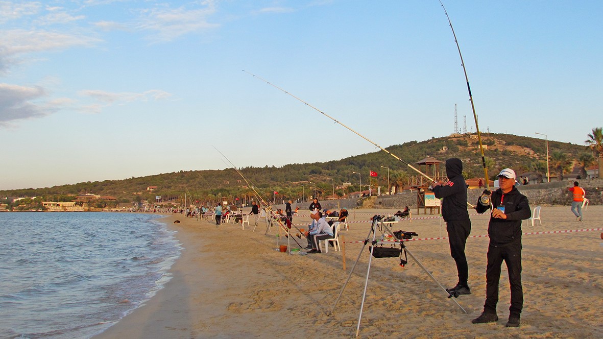 İzmir Çeşme'de Surfcasting tutkunları buluştu Ilıca Plajı'nda 4. ESCODER Balık Avı Turnuvası (6)