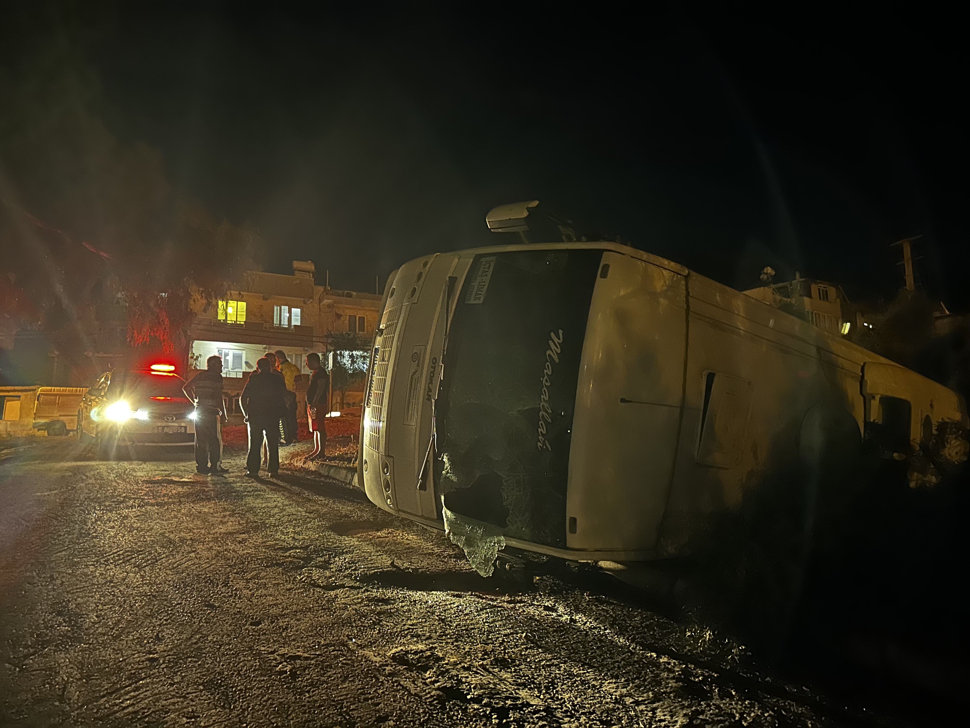 Milas'ta korkunç kaza! Park halindeki midibüs şarampole devrilerek.. (1)