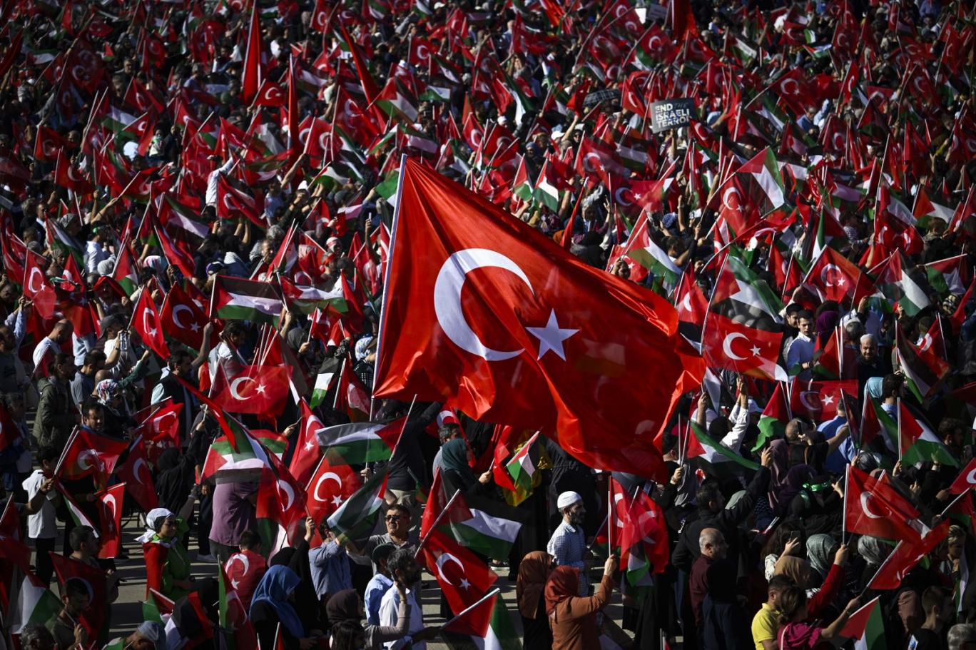 Milyonlarca kişi Gazze için tek yürek oldu AK Parti'nin 'Büyük Filistin Mitingi' İstanbul'da başladı! (1)