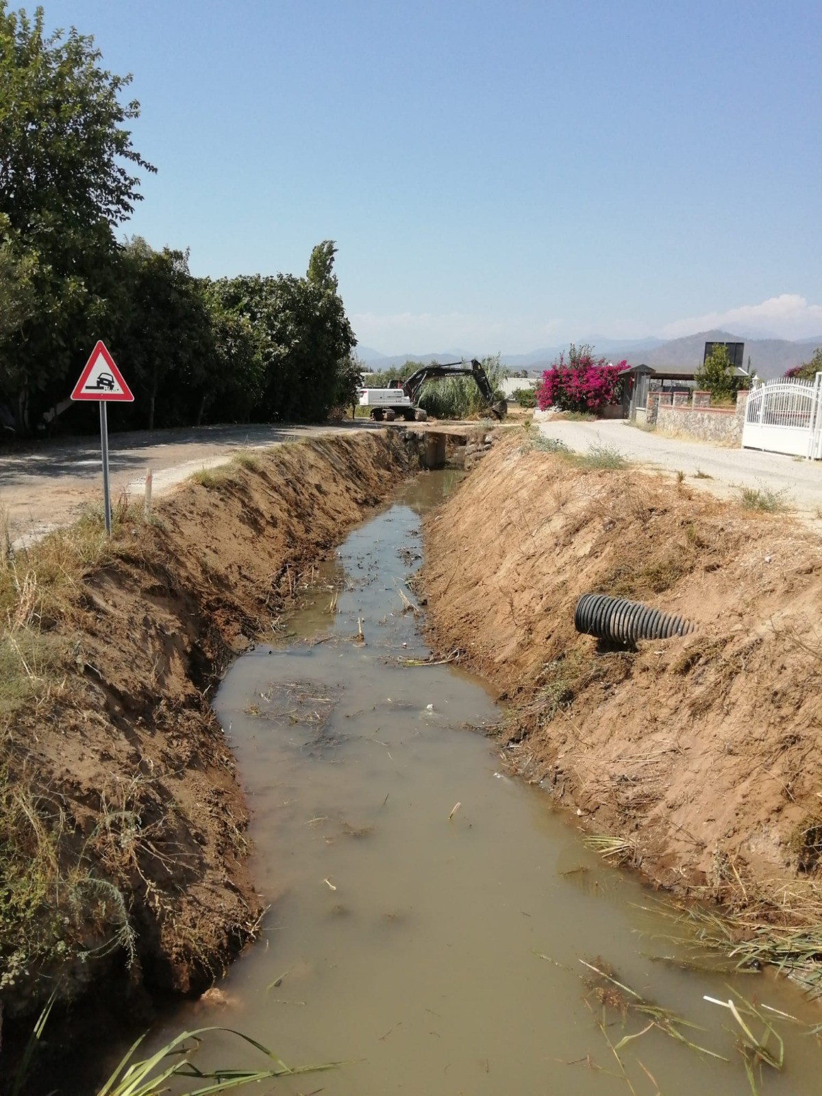 Muğla'da su baskınlarını önlemek için dere temizliği yapıldı (4)