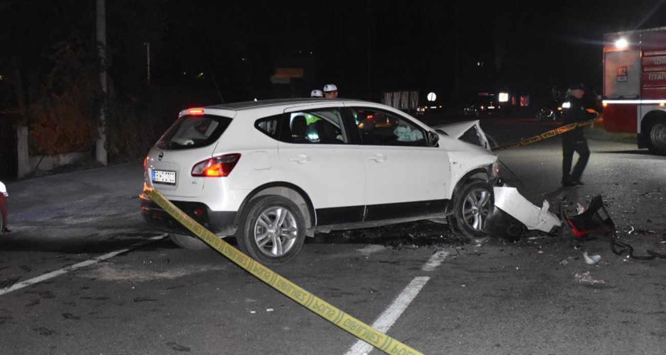 İzmir'de meydana gelen trafik kazasında karı-koca hayatını kaybetti, 2 kişi yaralandı-1