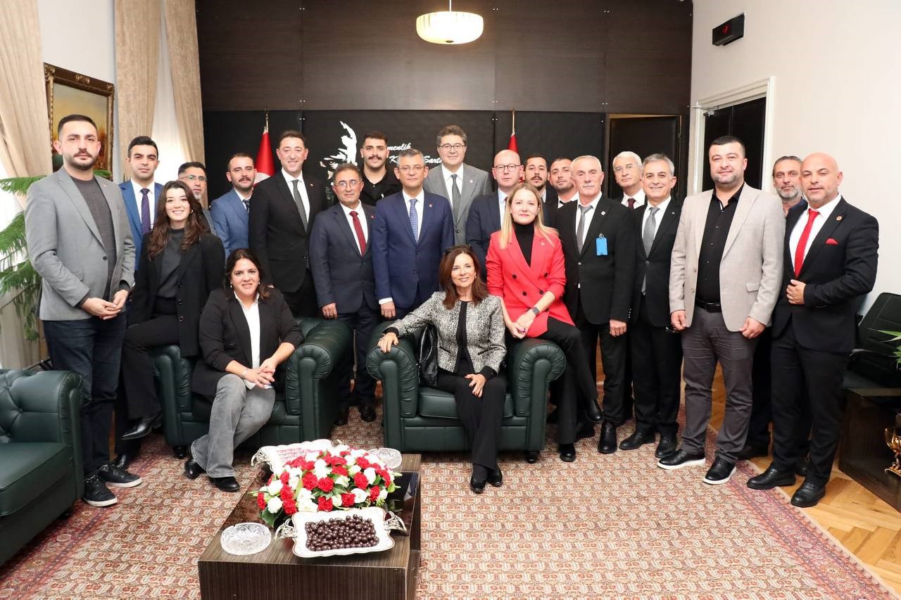 bandirma-belediye-baskani-tosundan-chp-genel-baskani-ozele-ziyaret (1)