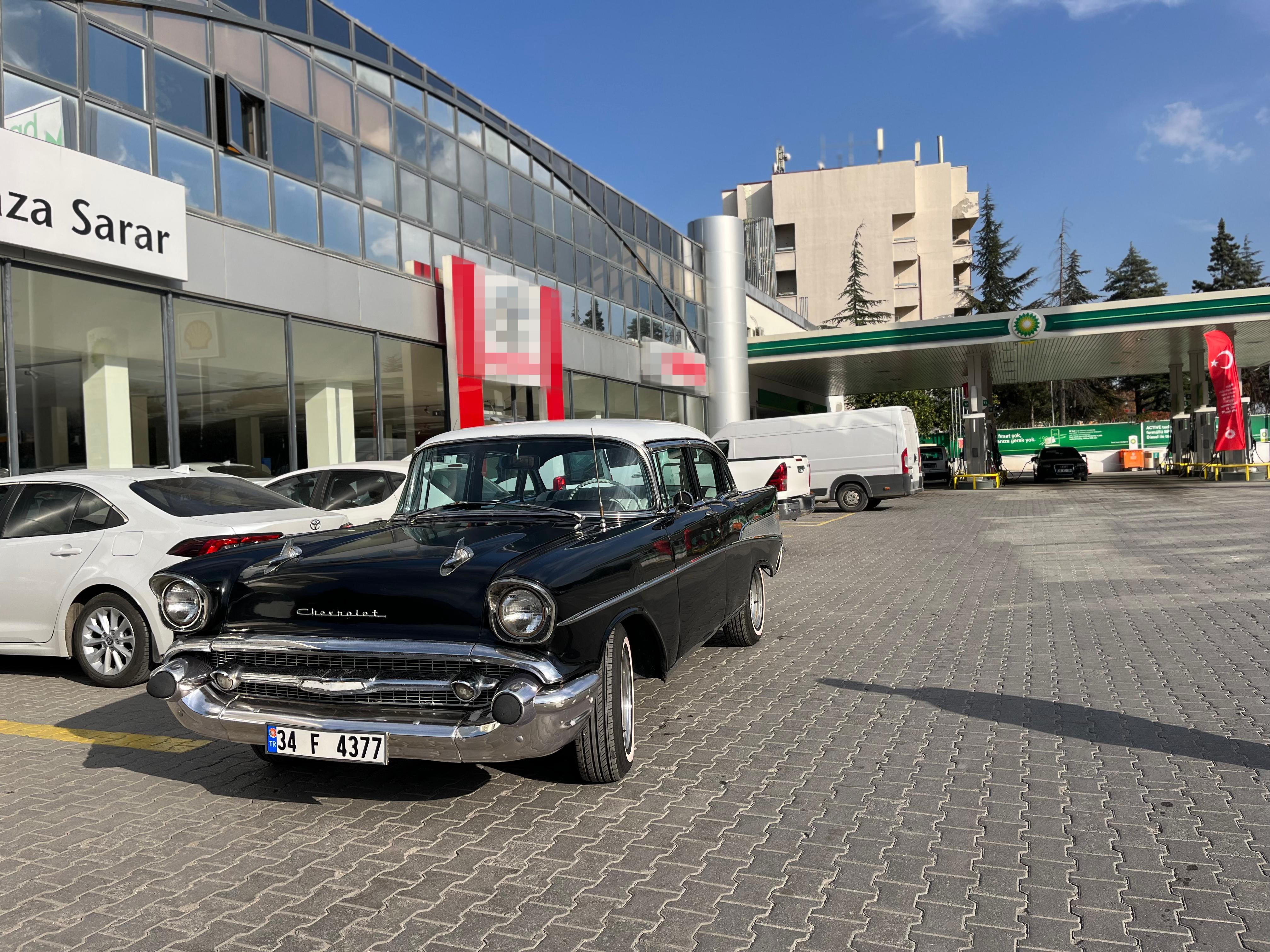 Eskişehirli otobüs şoförü, 30 yıl önce aldığı 1957 model aracı restore ederek yollara döndürdürdü (1)