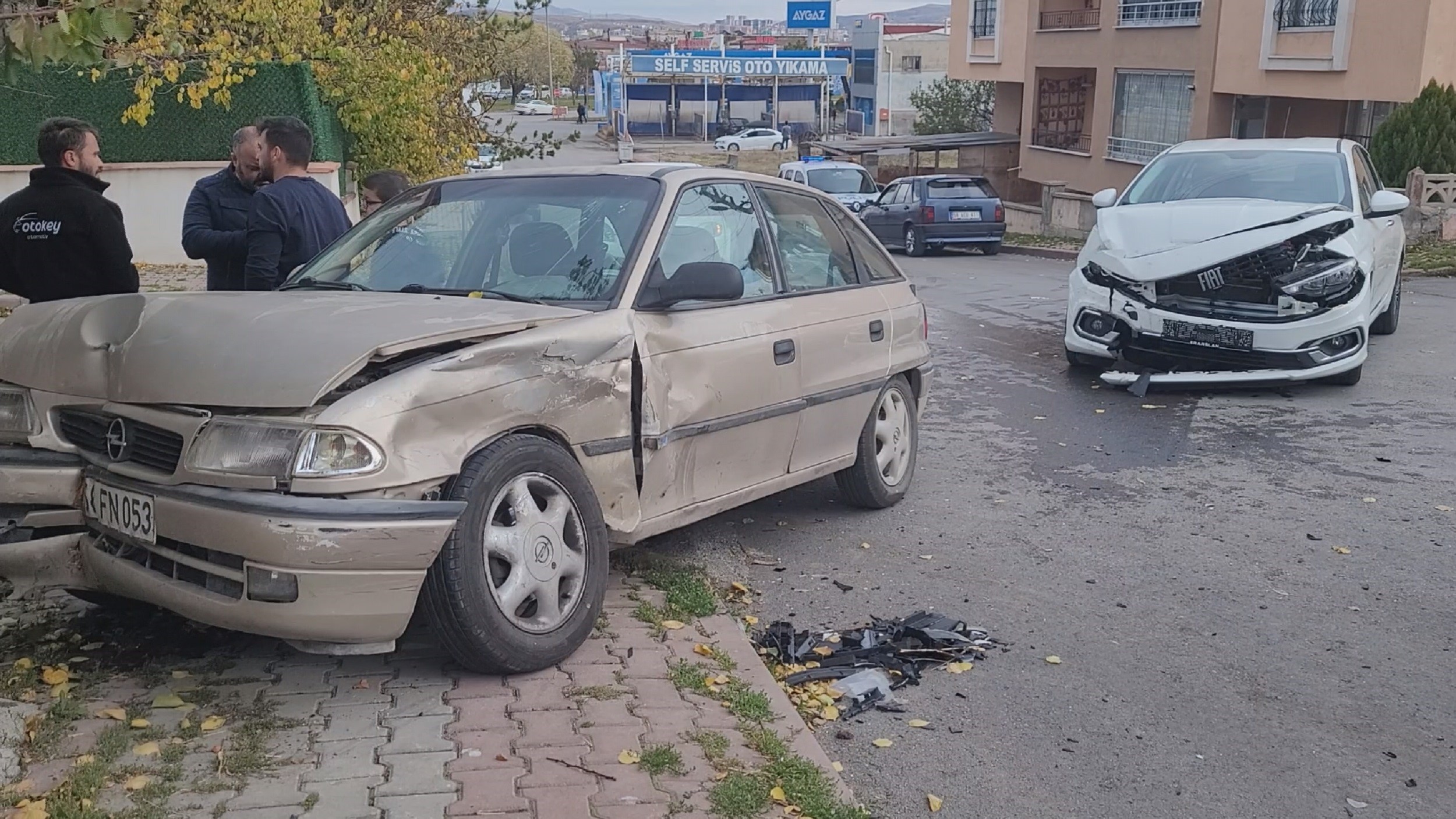 Sivas'ta korkunç kaza... Aracını yıkadı ardından kaza yaptı 3 yaralı! (1)