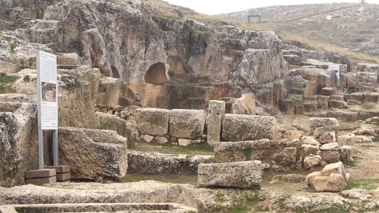 İşte Adıyaman'dan Şaşırtan Keşif! Perre Antik Kenti'nde 1800 Yıllık Kadın Kabartması Bulundu