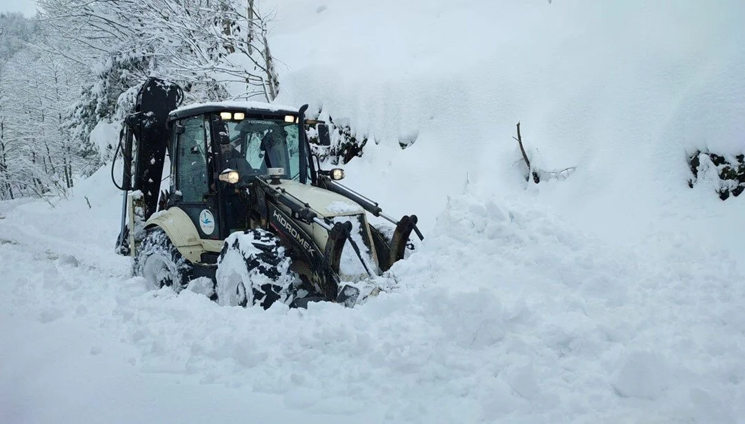 Rize'de Kar Yağışı Ulaşımı Aksatıyor 31 Köy Yolu Kapalı!