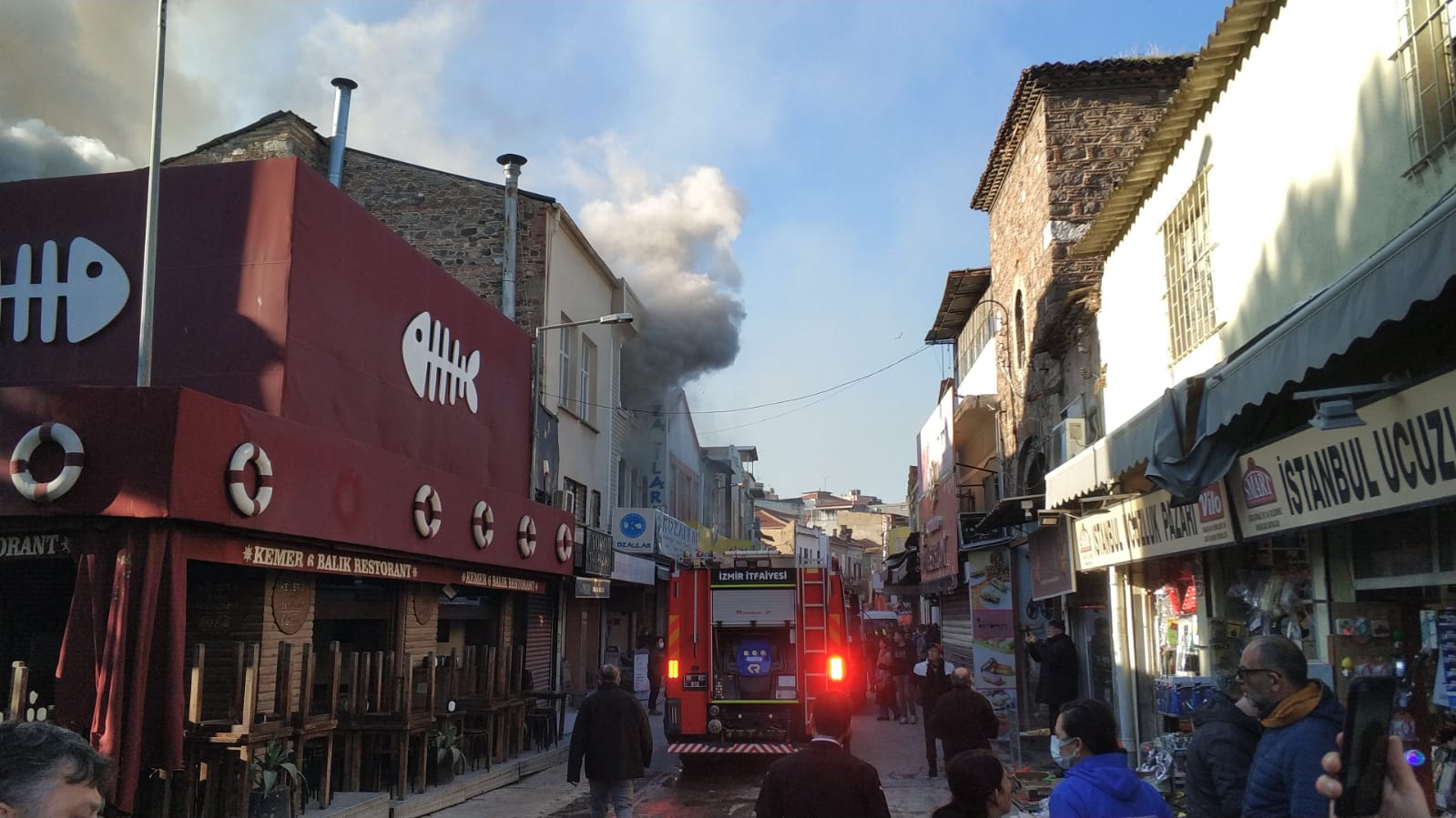 Izmir Son Dakika Konakta Feci Yangin (2)