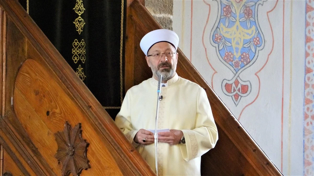 Diyanet İşleri Başkanı Erbaş'tan Dijital Bağımlılık Uyarısı 'Gerçek Hayattan Koparmakta!'