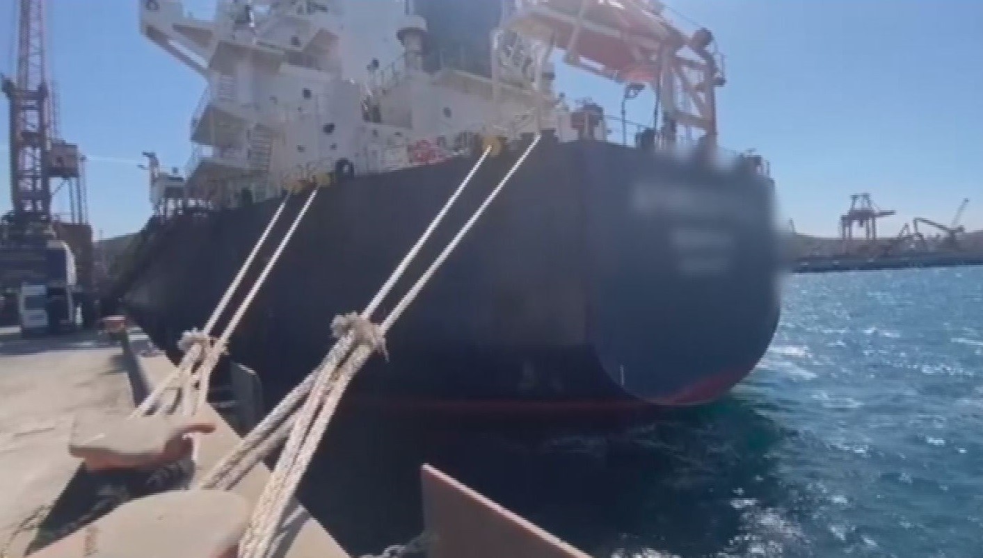 İzmir Aliağa Limanı'nda 40 ton kaçak akaryakıt ele geçirildi!-3