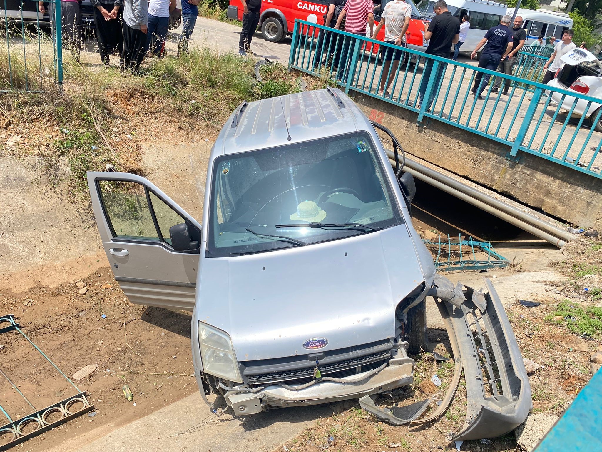 Adana'nın Kozan Ilçesinde Trafik Kazası 5 Yaralı (1)