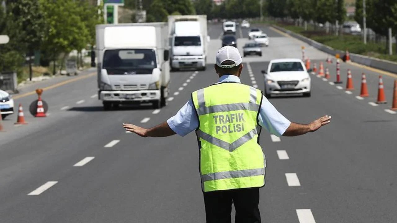 Ankara'da Yarın Trafik Sorunu Bekleniyor! 'Büyük Emekli Mitingi' Nedeniyle Bazı Yollar Kapalı Olacak