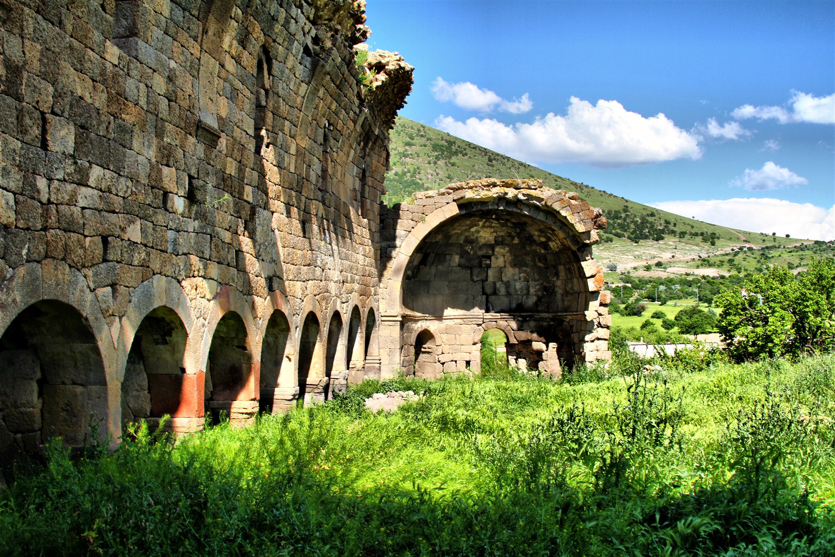 Bin Bir Kilise Yeni Bakış