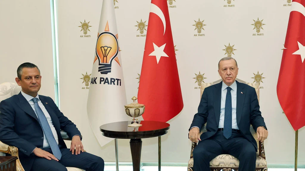 Cumhurbaskani Erdogan Ozgur Ozel Bulusmasindan Ilk Kareler (1)