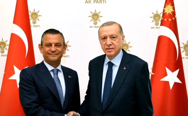 Cumhurbaskani Erdogan Ozgur Ozel Bulusmasindan Ilk Kareler (2)