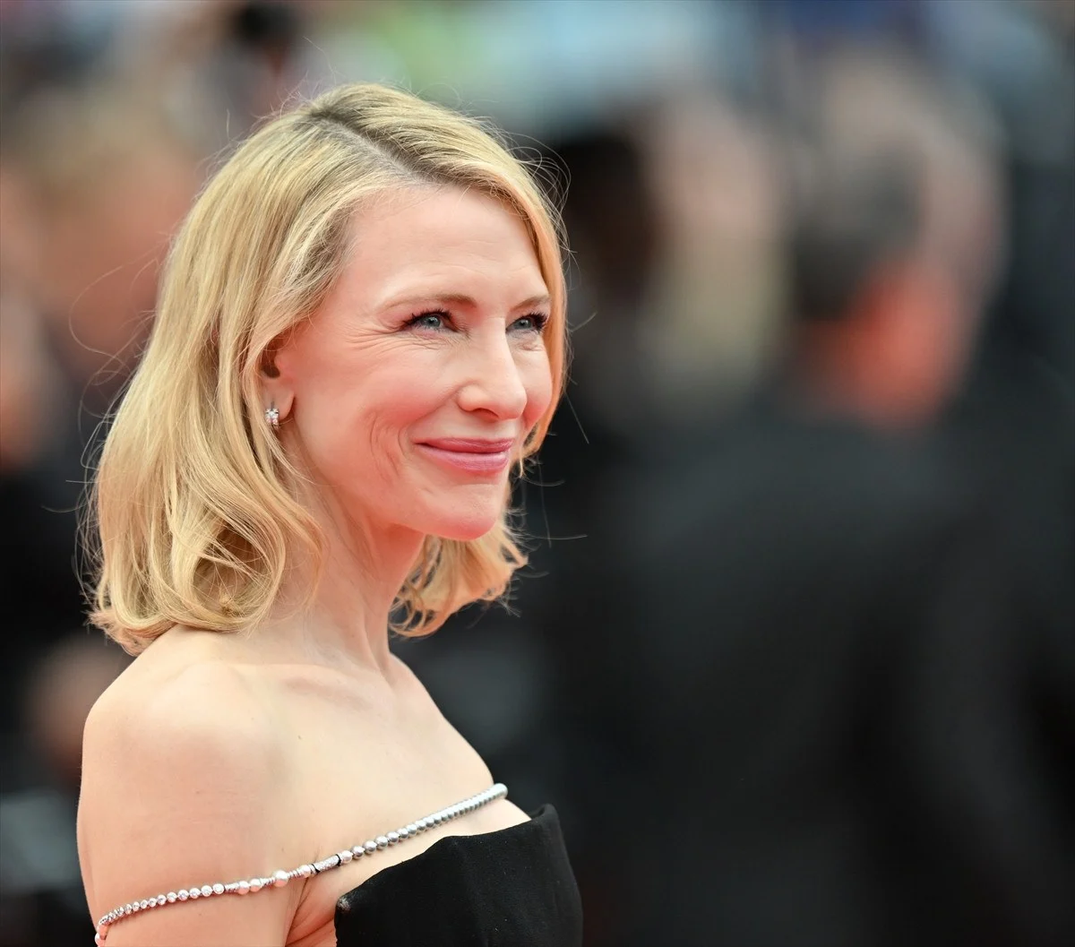 Giydigi Elbiseyle Filistine Destek Veren Unlu Oyuncu Cate Blanchett Kimdir (2)