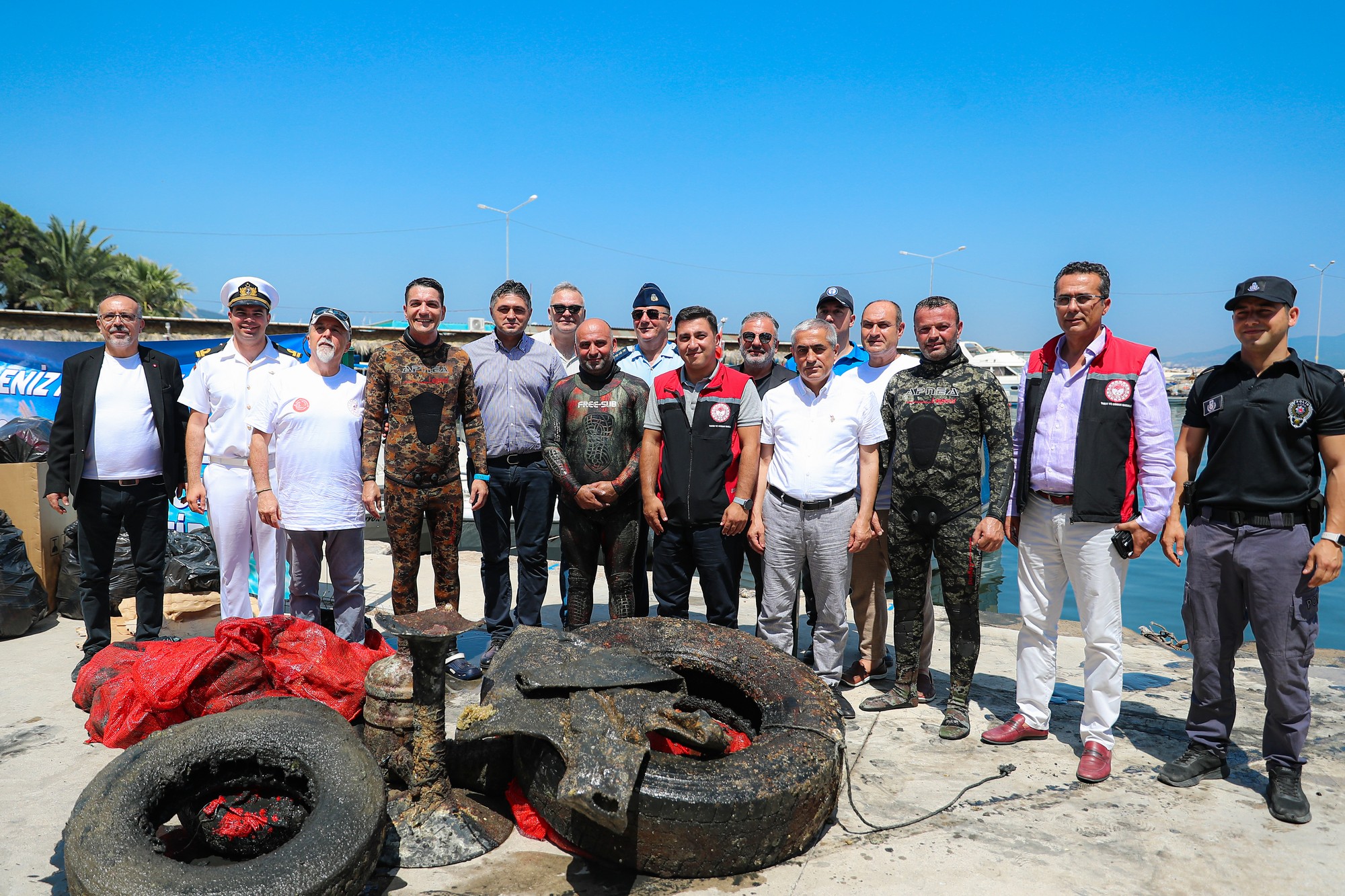 5 Aliağa’da Deniz Dibi Temizliği Yapıldı (1)