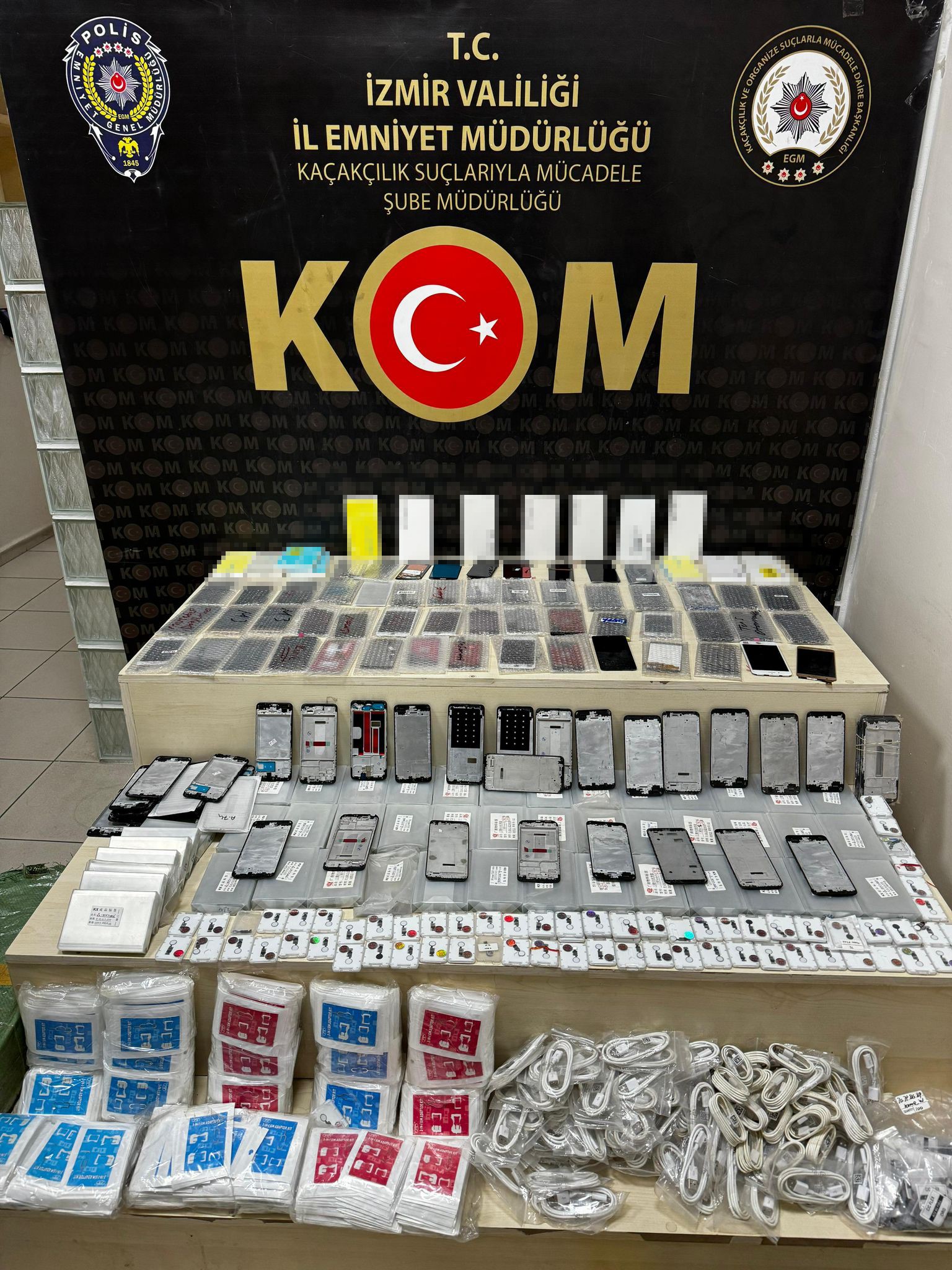 İzmir'de kaçakçılığa sert darbe! 42 şüpheliye adli işlem-1