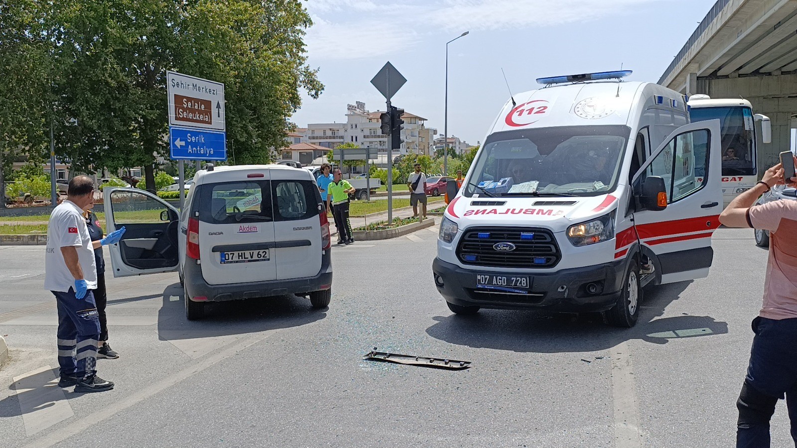 Antalyada Fikra Gibi Olay Kazaya Giden Ambulans Kaza Yapti (1)