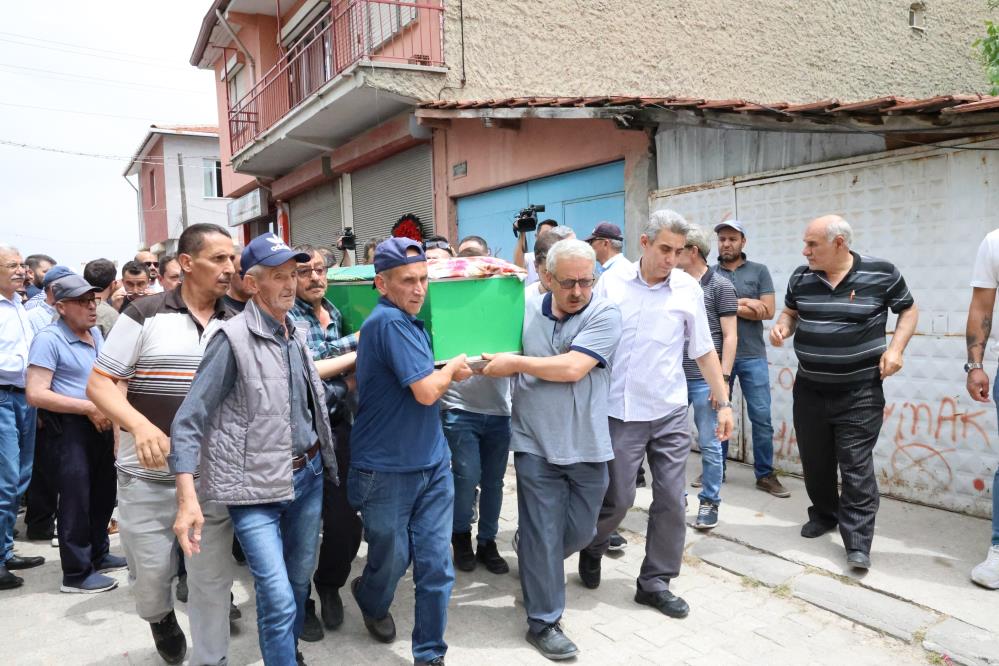 Eskisehirde Kizini Ve Torununu Oldurmustu Anne Ve Ogul Ayni Tabutta Ugurlandi 3