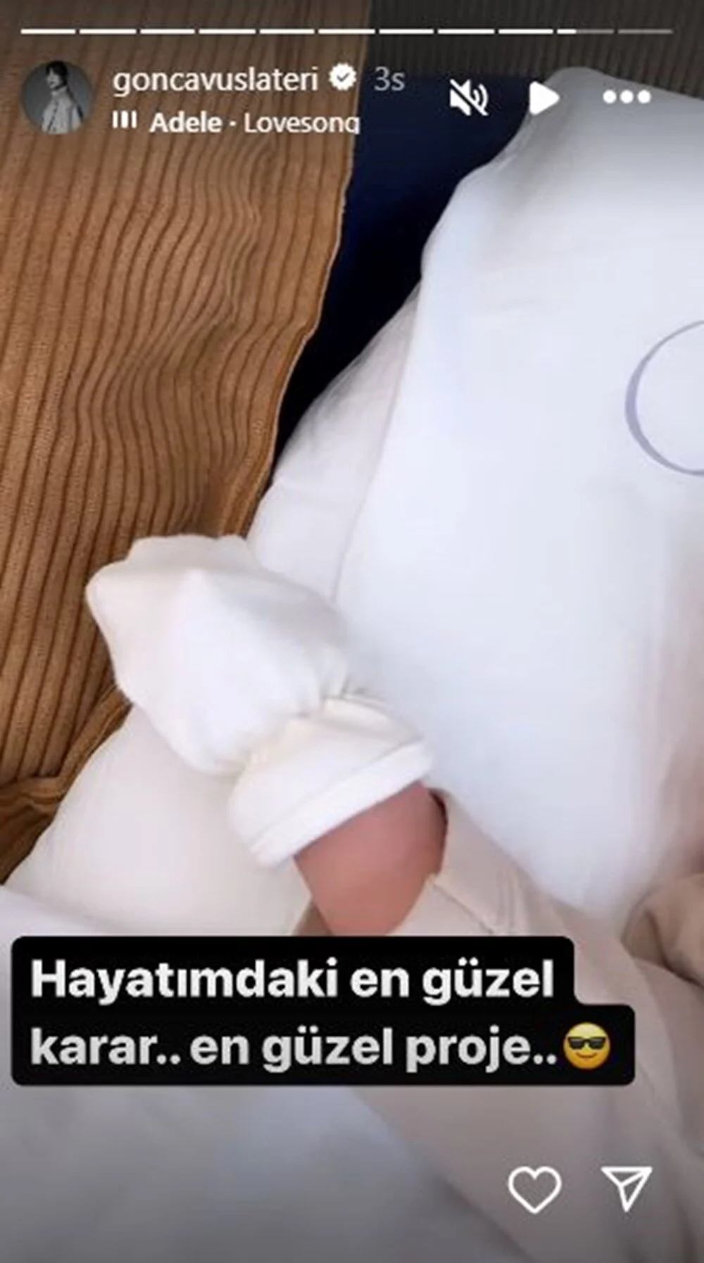 Gonca Vuslaterinin Bebek Mutlulugu Kizi Asya Ile Yeni Bir Selfie Daha (2)