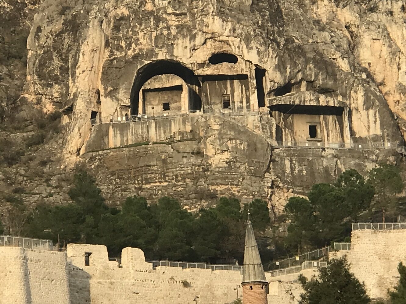 Harşena Dağı Ve Kral Kaya Mezarları Yeni Bakış