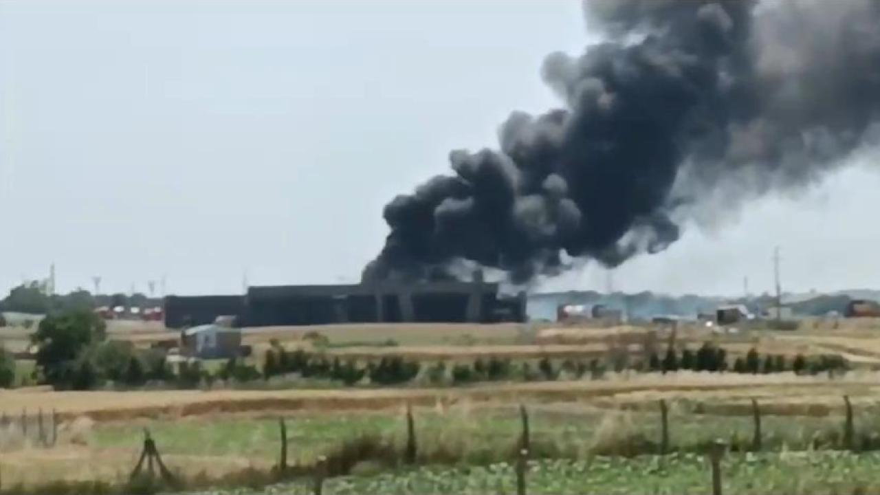 Istanbul Silivri De Boya Fabrikasinda Yangin Cikti Ekiplerin Mudahalesi Suruyor