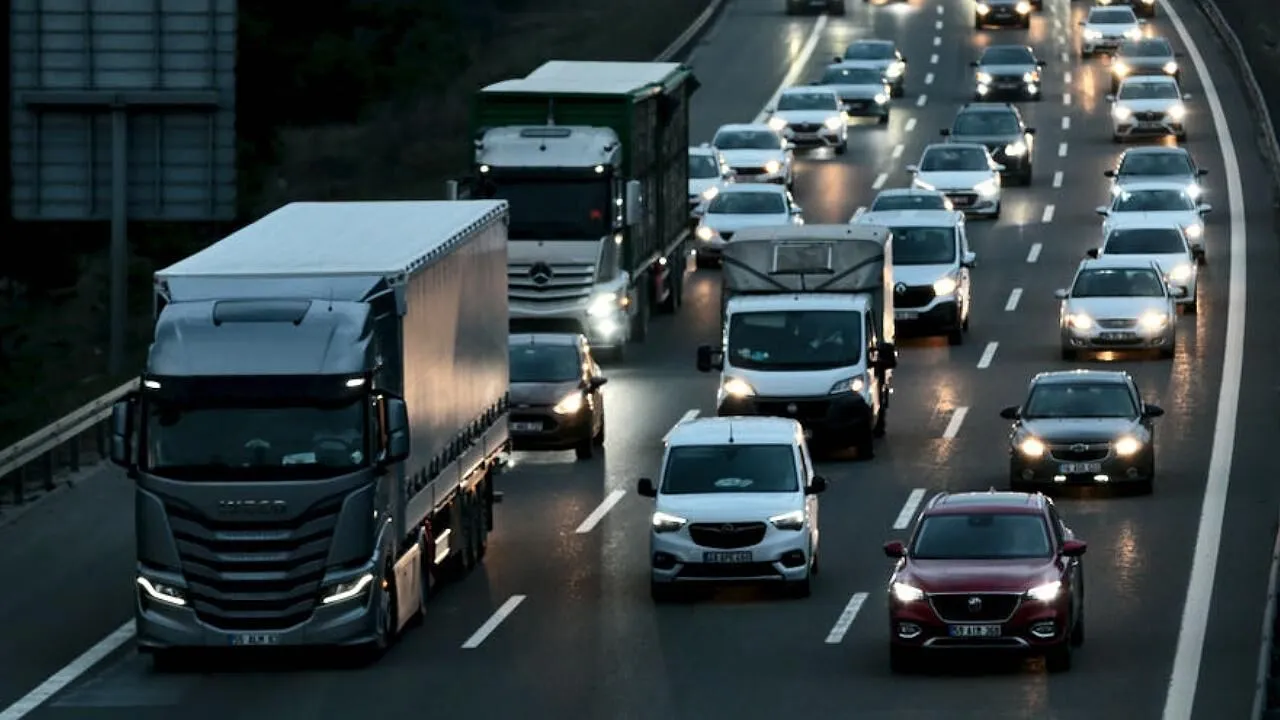 Karayollarında Bayram Trafiği Düzenlemesi Ağır Vasıtalara Kısıtlama! (2)