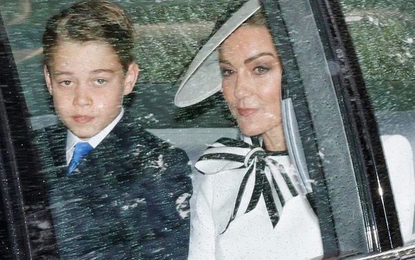 Kate Middleton 6 Ay Sonra Halkin Karsisina Cikti