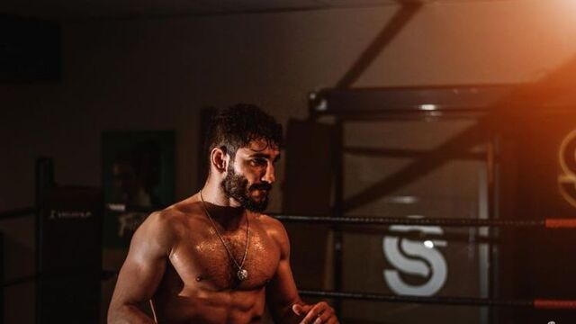 Kick Boks Dunya Sampiyonu Emre Karaca Kimdir1