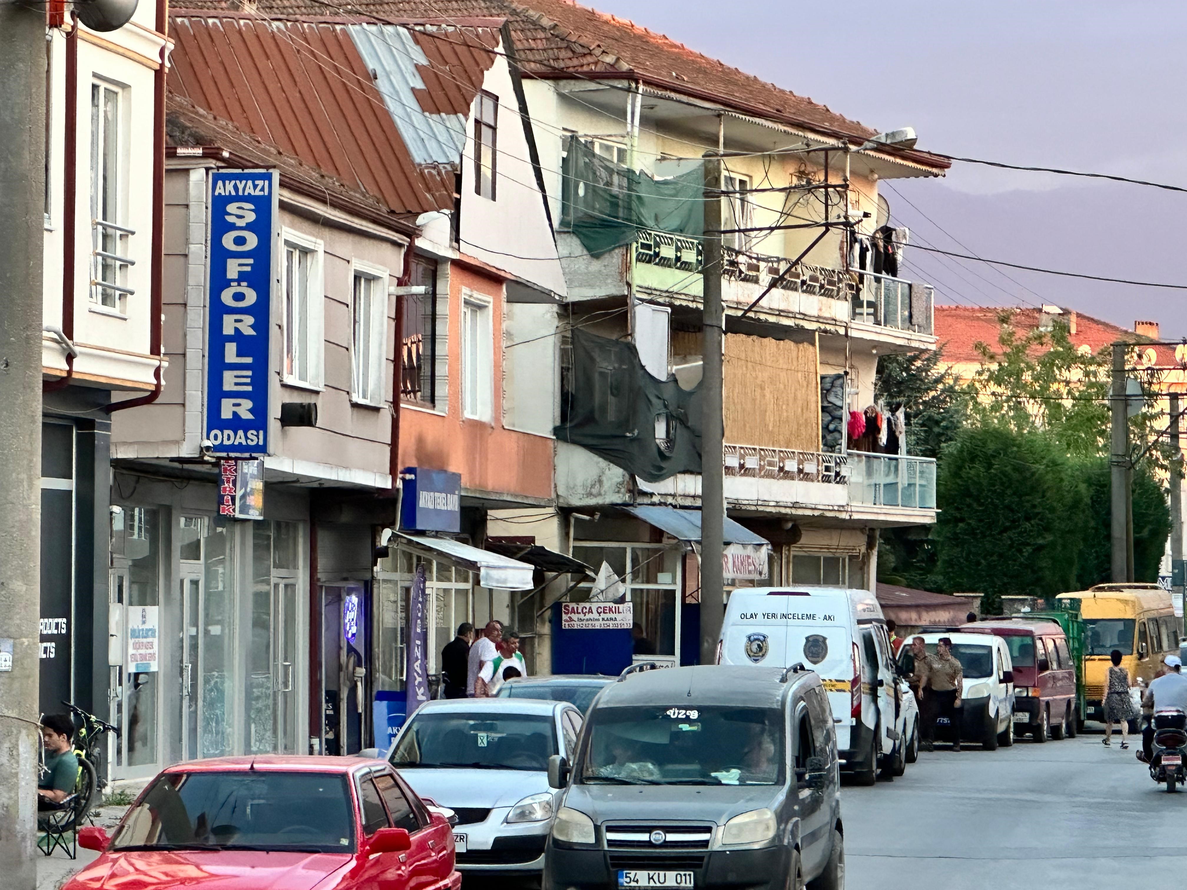 Sakarya Kahvehanede Kufur Kavgasinda Kan Akti 1I Agir 2 Yarali (2)