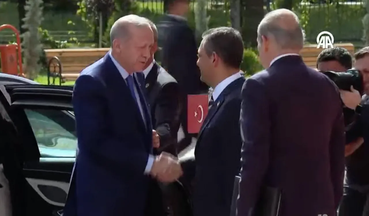 Tarihi An Cumhurbaşkanı Erdoğan, 18 Yıl Sonra Chp Genel Merkezi'nde! (3)