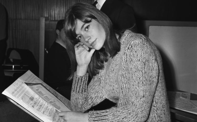 Unlu Sarkici Francoise Hardy Hayatini Kaybetti (2)