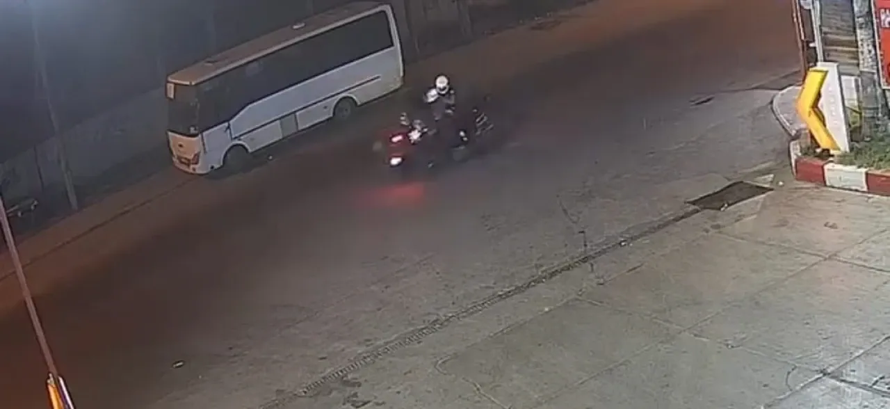 Adanada Motosikletler Carpisti 2Si Polis 3 Yarali